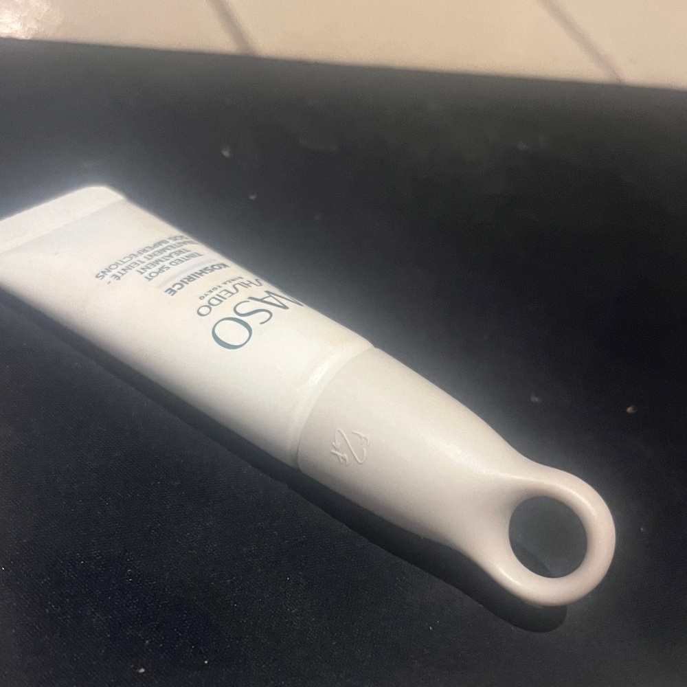 Shiseido wasp tinted spot treatment Koshrice in subtle peach